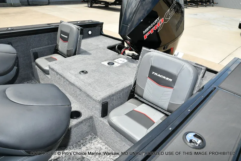 Slide: The Image of Tracker Targa V-19 Combo 2026 - 15