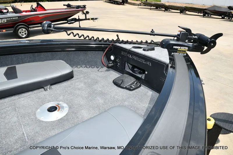 Slide: The Image of Tracker Targa V-19 Combo 2026 - 17