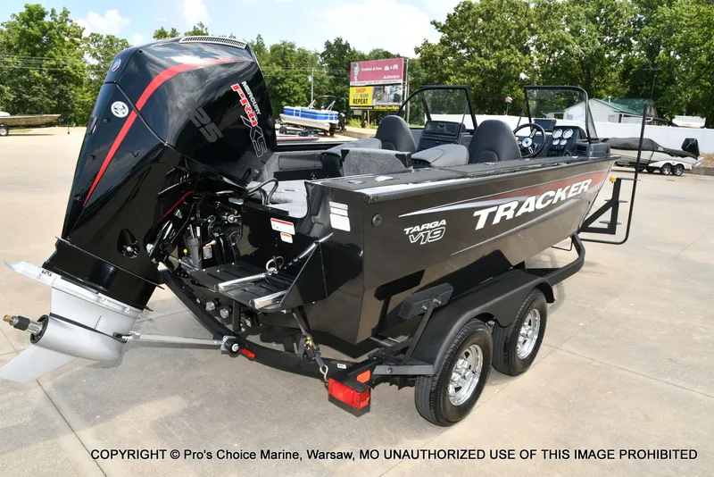 Slide: The Image of Tracker Targa V-19 Combo 2026 - 18