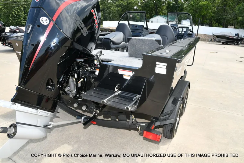 Slide: The Image of Tracker Targa V-19 Combo 2026 - 21