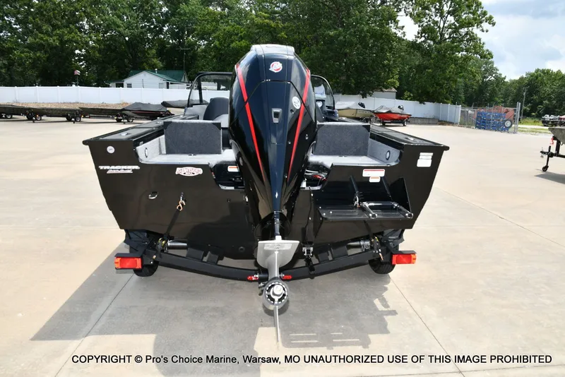 Slide: The Image of Tracker Targa V-19 Combo 2026 - 22