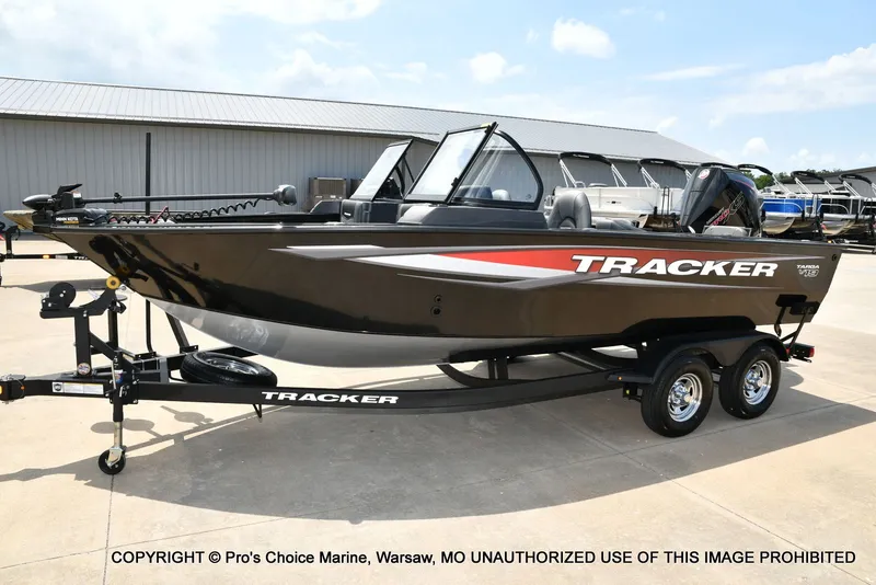 Slide: The Image of Tracker Targa V-19 Combo 2026 - 25