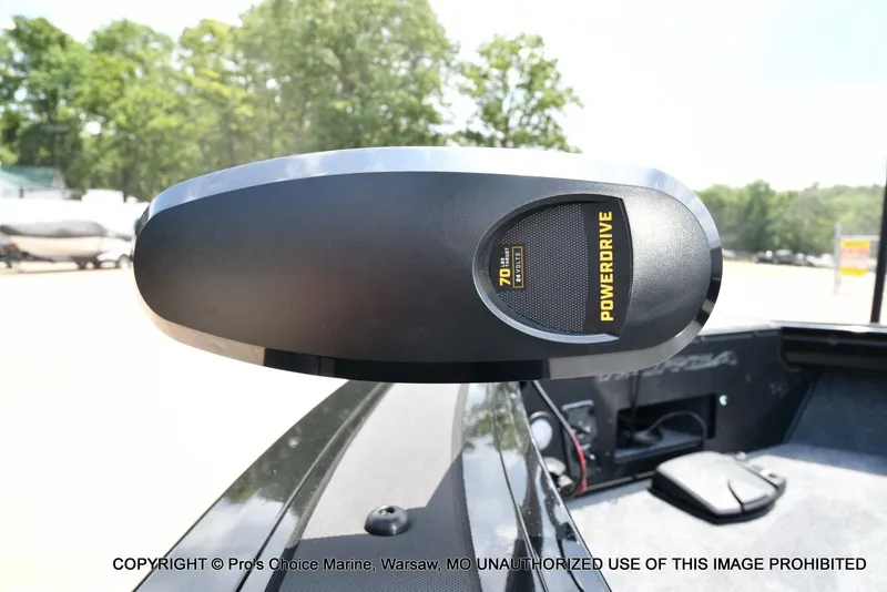 Slide: The Image of Tracker Targa V-19 Combo 2026 - 26