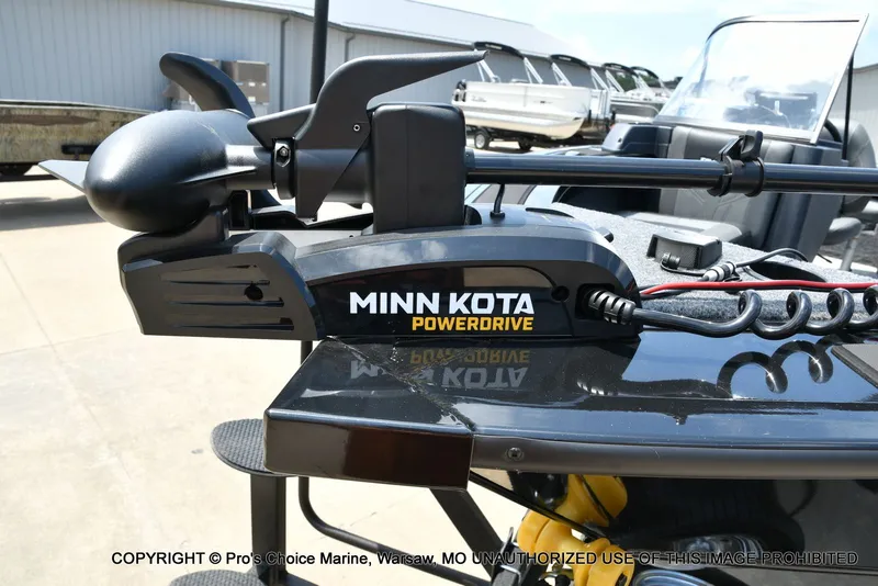 Slide: The Image of Tracker Targa V-19 Combo 2026 - 27