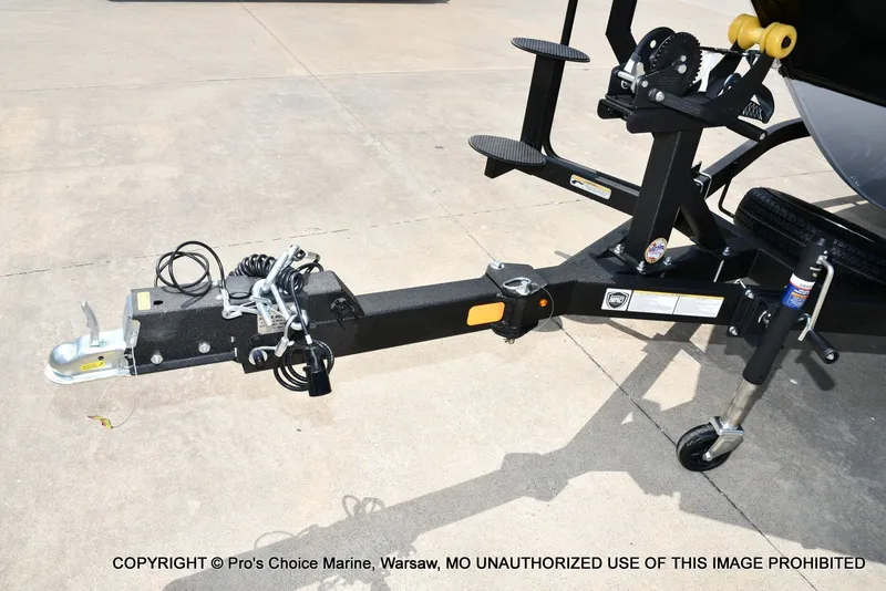 Slide: The Image of Tracker Targa V-19 Combo 2026 - 29