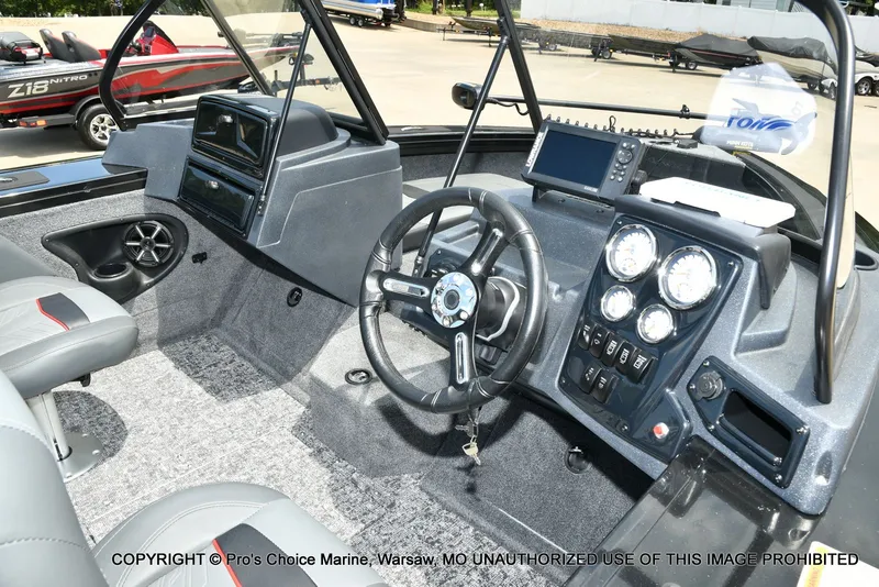 Slide: The Image of Tracker Targa V-19 Combo 2026 - 32