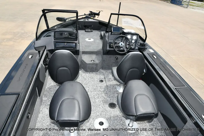 Slide: The Image of Tracker Targa V-19 Combo 2026 - 36