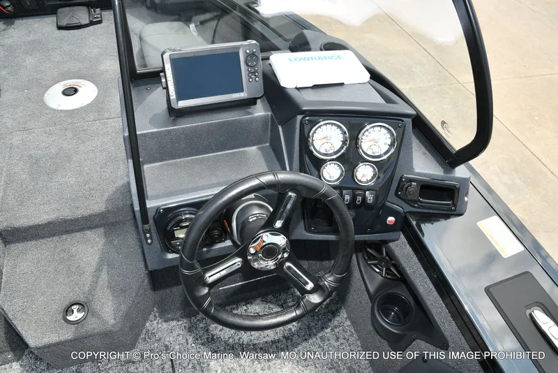 Slide: The Image of Tracker Targa V-19 Combo 2026 - 39