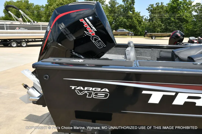 Slide: The Image of Tracker Targa V-19 Combo 2026 - 4