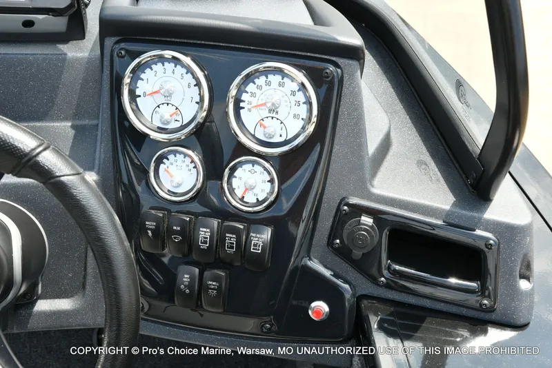 Slide: The Image of Tracker Targa V-19 Combo 2026 - 41