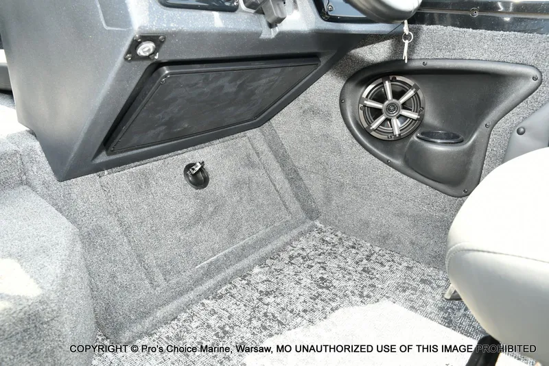 Slide: The Image of Tracker Targa V-19 Combo 2026 - 42