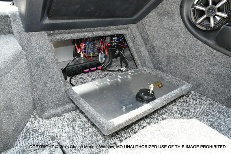 Slide: The Image of Tracker Targa V-19 Combo 2026 - 47