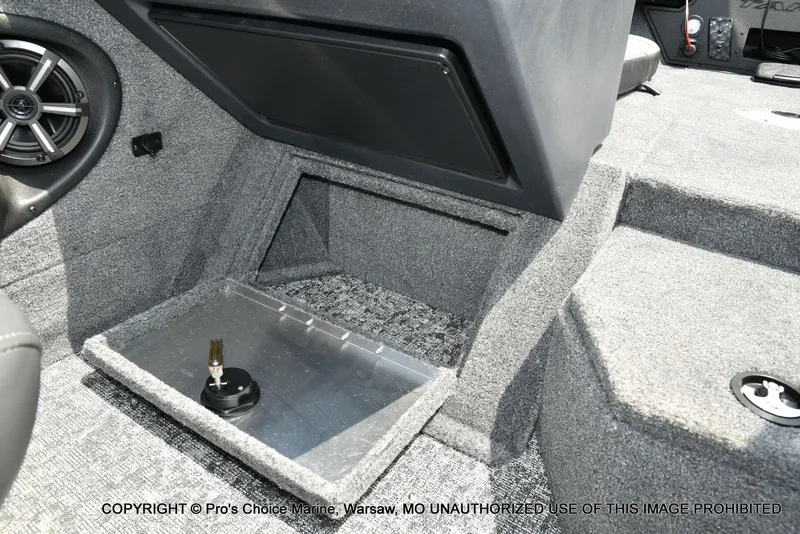 Slide: The Image of Tracker Targa V-19 Combo 2026 - 49