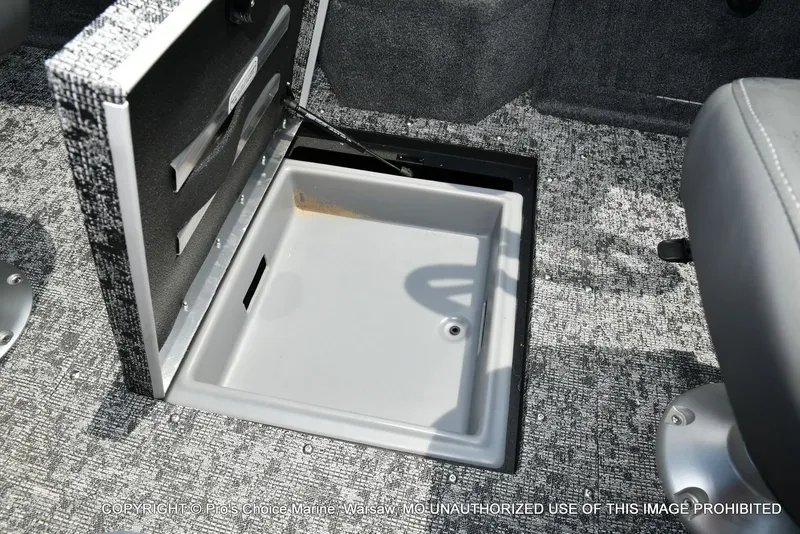 Slide: The Image of Tracker Targa V-19 Combo 2026 - 50