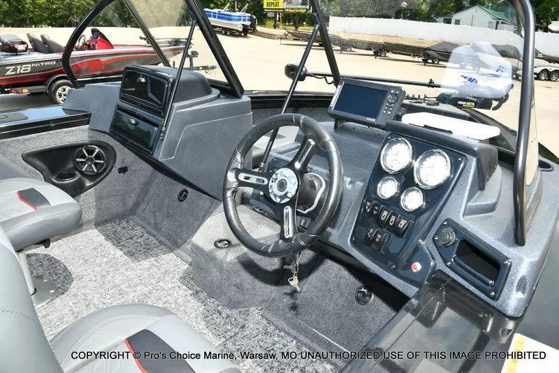 Slide: The Image of Tracker Targa V-19 Combo 2026 - 6