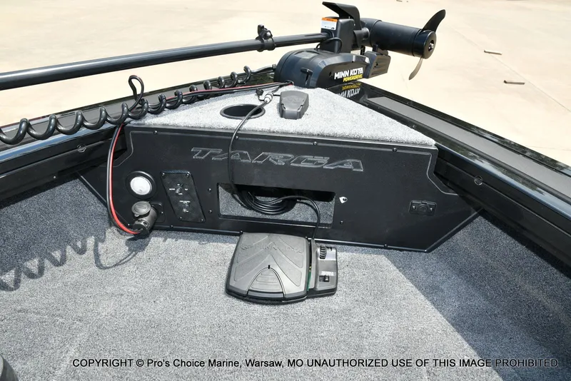 Slide: The Image of Tracker Targa V-19 Combo 2026 - 60