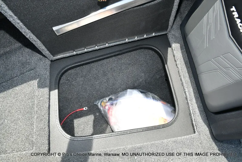 Slide: The Image of Tracker Targa V-19 Combo 2026 - 66