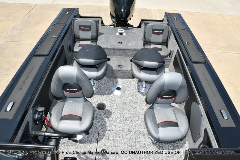 Slide: The Image of Tracker Targa V-19 Combo 2026 - 69