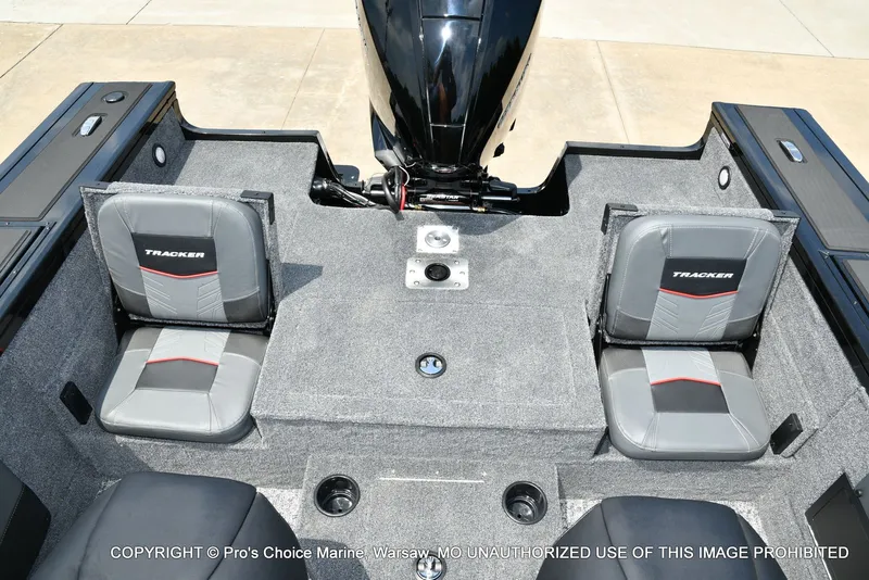 Slide: The Image of Tracker Targa V-19 Combo 2026 - 74