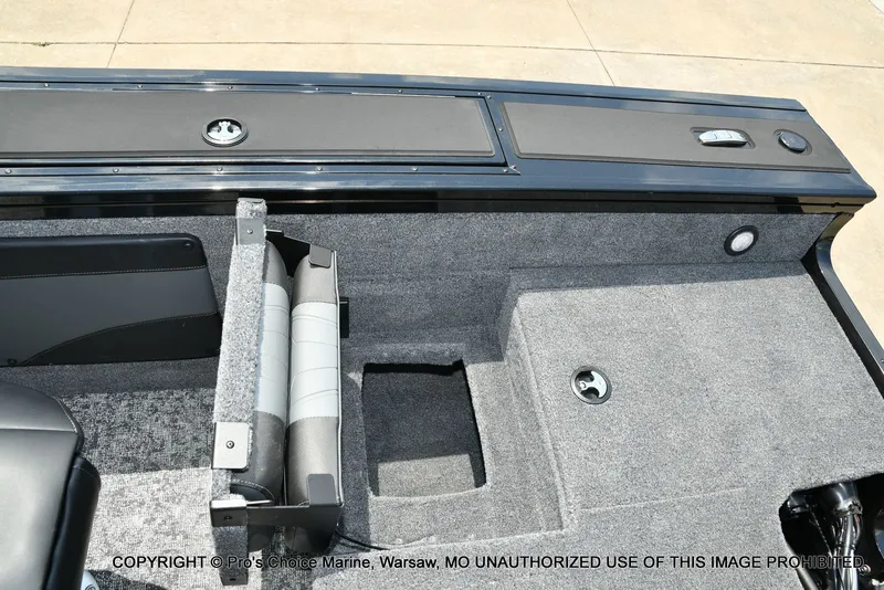 Slide: The Image of Tracker Targa V-19 Combo 2026 - 75