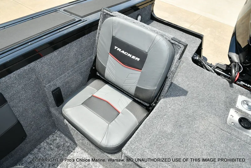 Slide: The Image of Tracker Targa V-19 Combo 2026 - 77