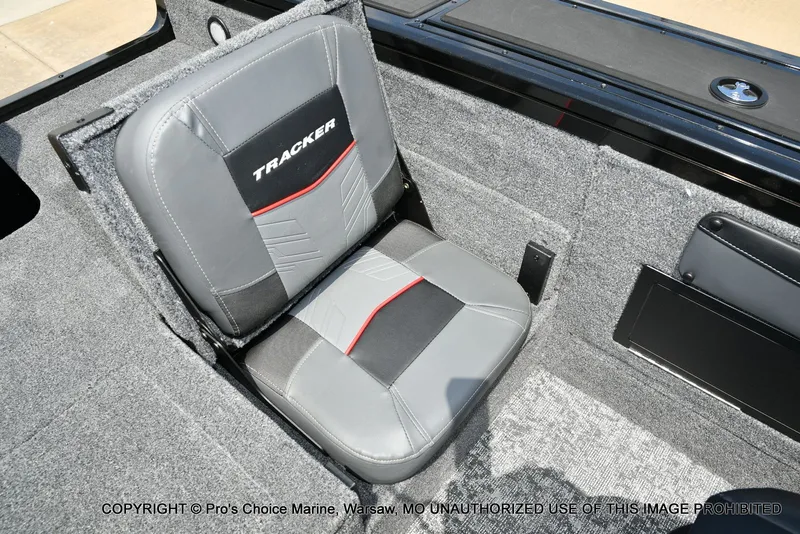 Slide: The Image of Tracker Targa V-19 Combo 2026 - 78