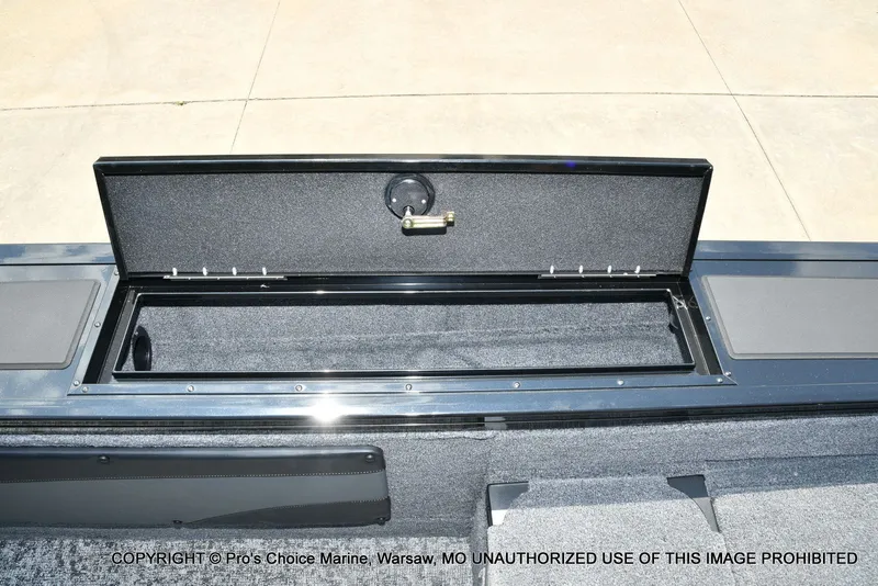 Slide: The Image of Tracker Targa V-19 Combo 2026 - 82