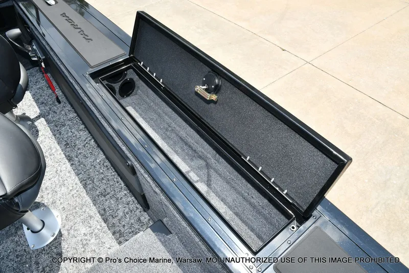 Slide: The Image of Tracker Targa V-19 Combo 2026 - 83