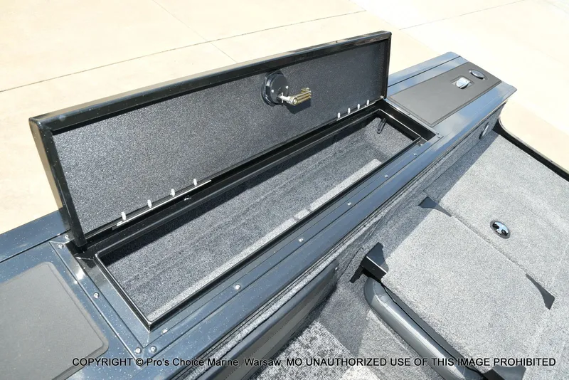 Slide: The Image of Tracker Targa V-19 Combo 2026 - 84