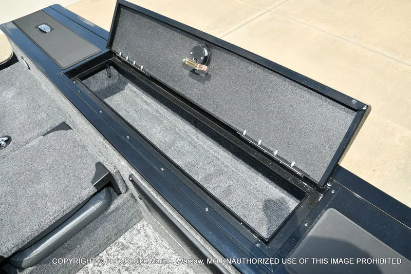 Slide: The Image of Tracker Targa V-19 Combo 2026 - 87