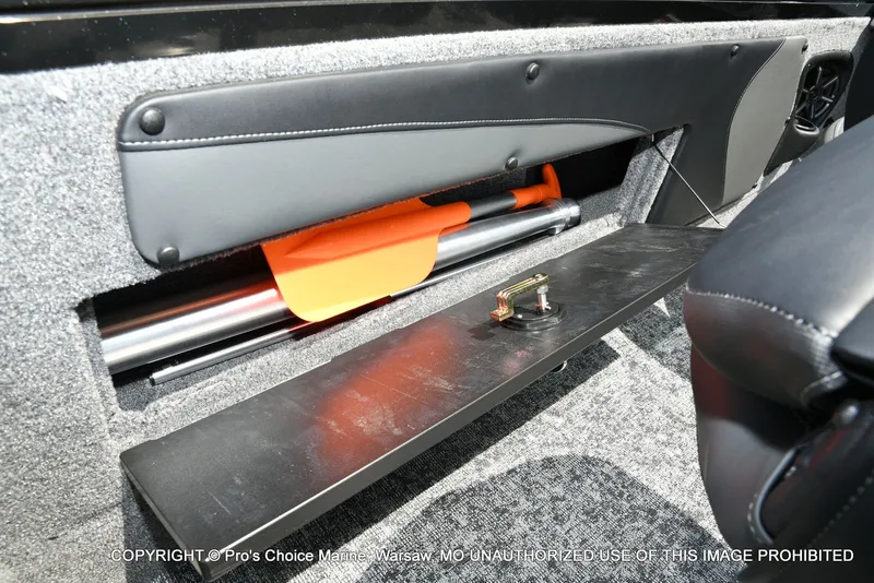 Slide: The Image of Tracker Targa V-19 Combo 2026 - 89