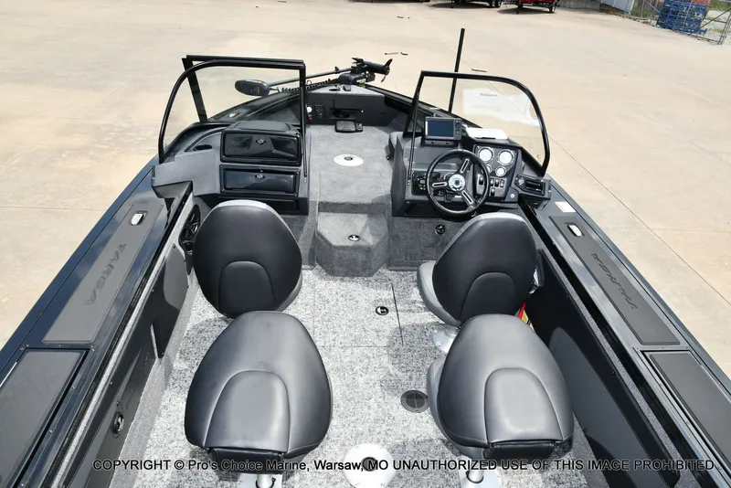 Slide: The Image of Tracker Targa V-19 Combo 2026 - 9