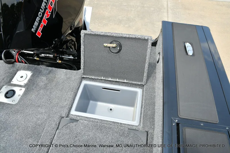 Slide: The Image of Tracker Targa V-19 Combo 2026 - 90