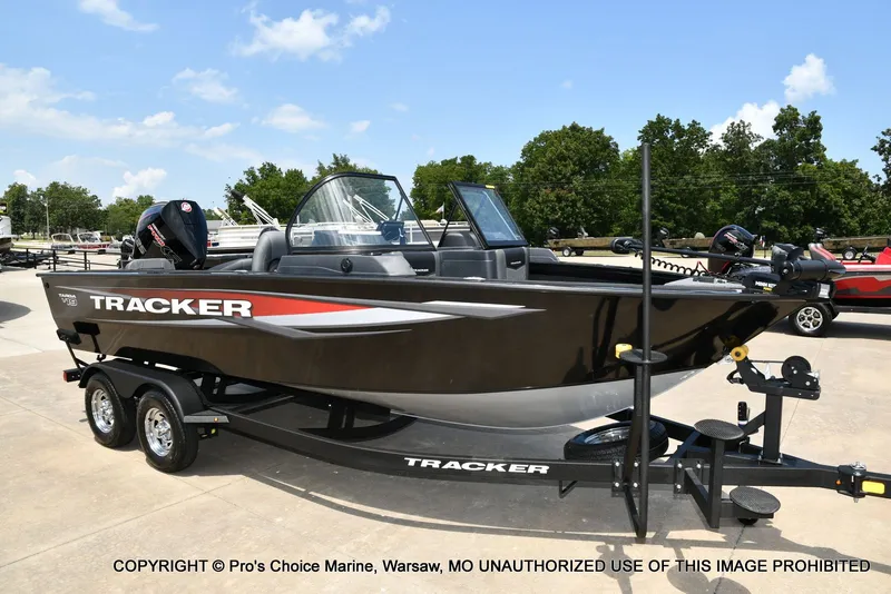 Slide: The Image of Tracker Targa V-19 Combo 2026 - 97