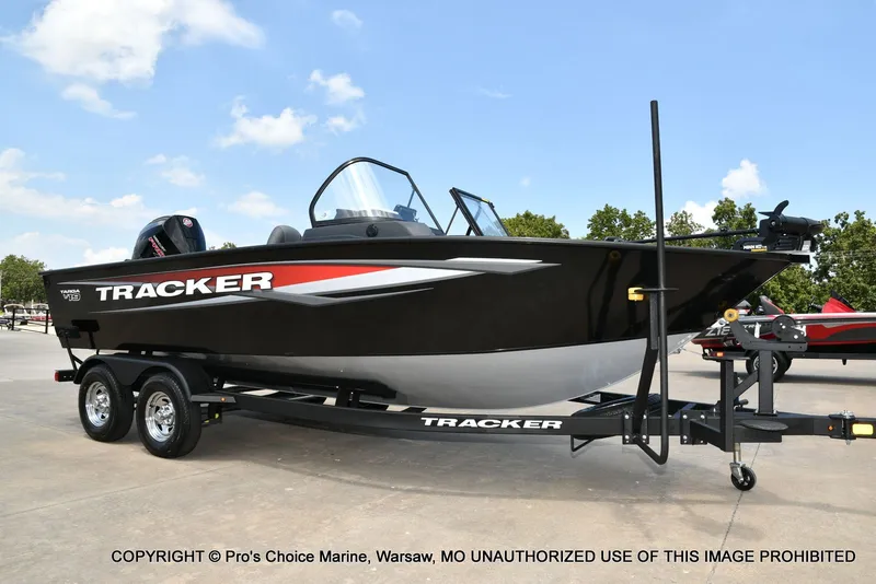 Slide: The Image of Tracker Targa V-19 Combo 2026 - 99