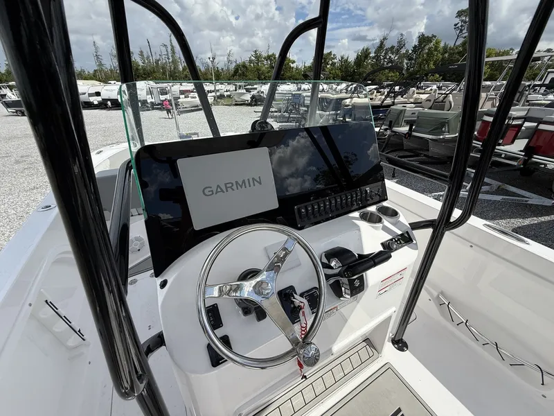 Slide: The Image of Twin Vee GFX 24GFX 2026 - 10