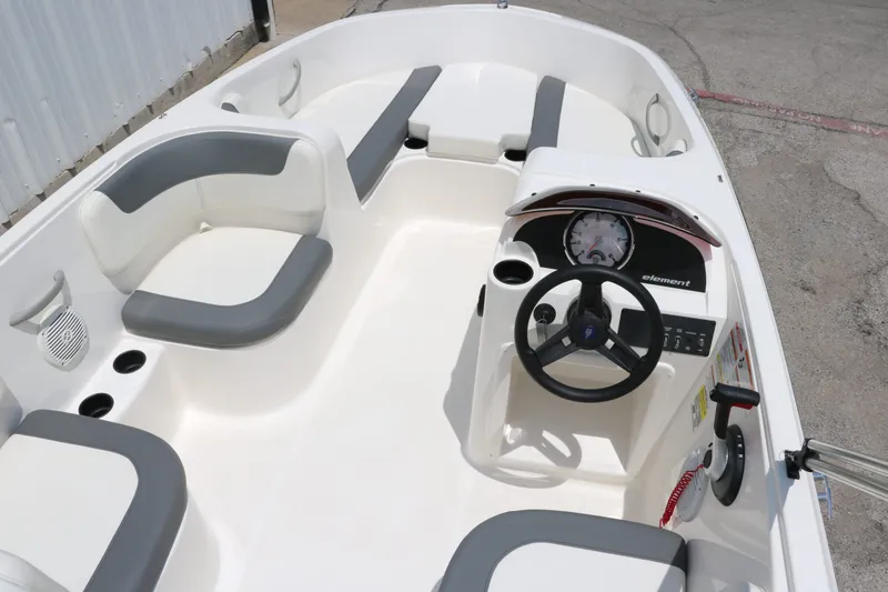 Slide: The Image of Bayliner E18 Element 2024 - 18