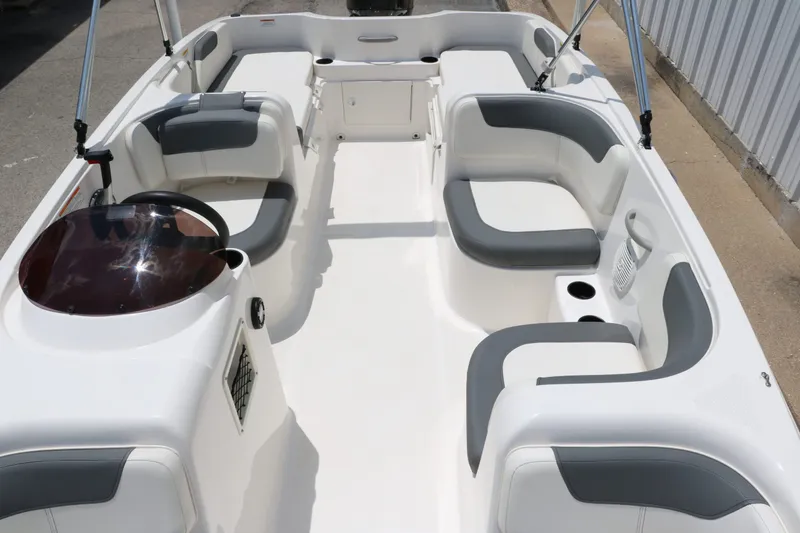 Slide: The Image of Bayliner E18 Element 2024 - 21