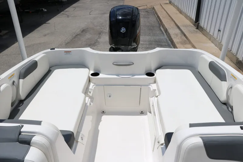 Slide: The Image of Bayliner E18 Element 2024 - 25