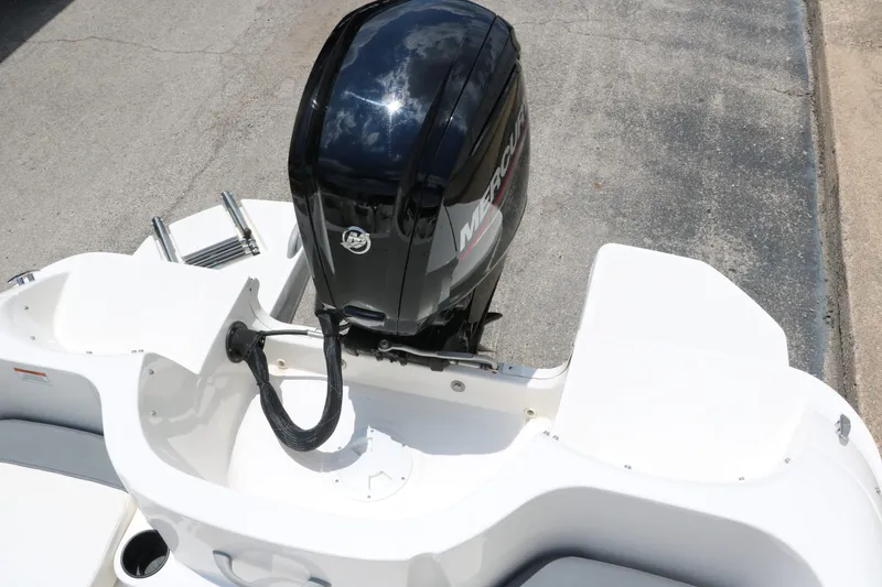 Slide: The Image of Bayliner E18 Element 2024 - 26