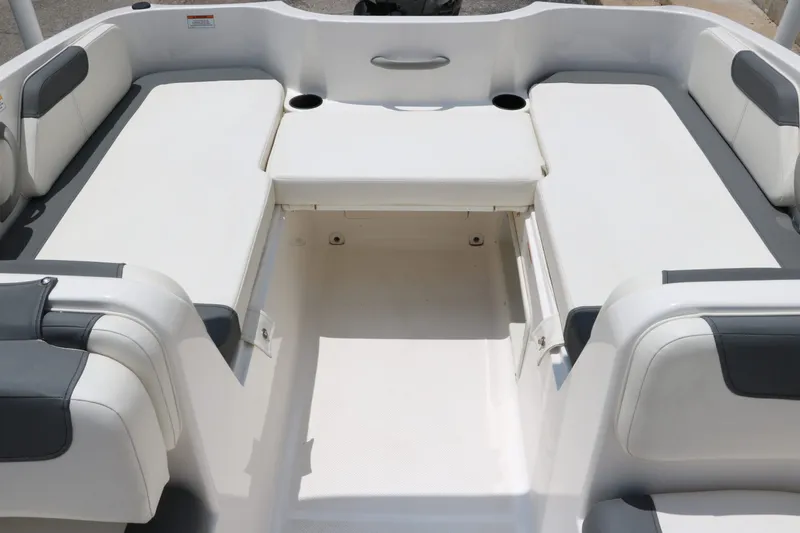 Slide: The Image of Bayliner E18 Element 2024 - 27