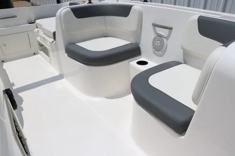 Slide: The Image of Bayliner E18 Element 2024 - 28