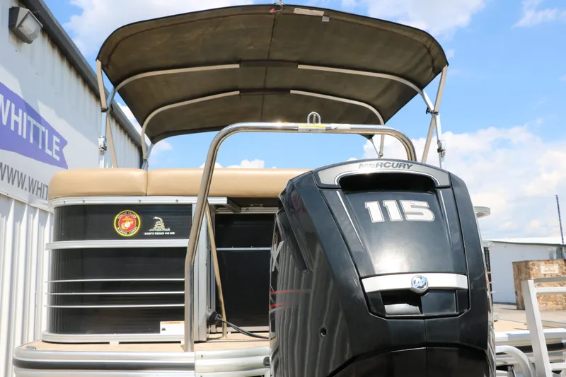 Slide: The Image of Lowe SS210 2017 - 12