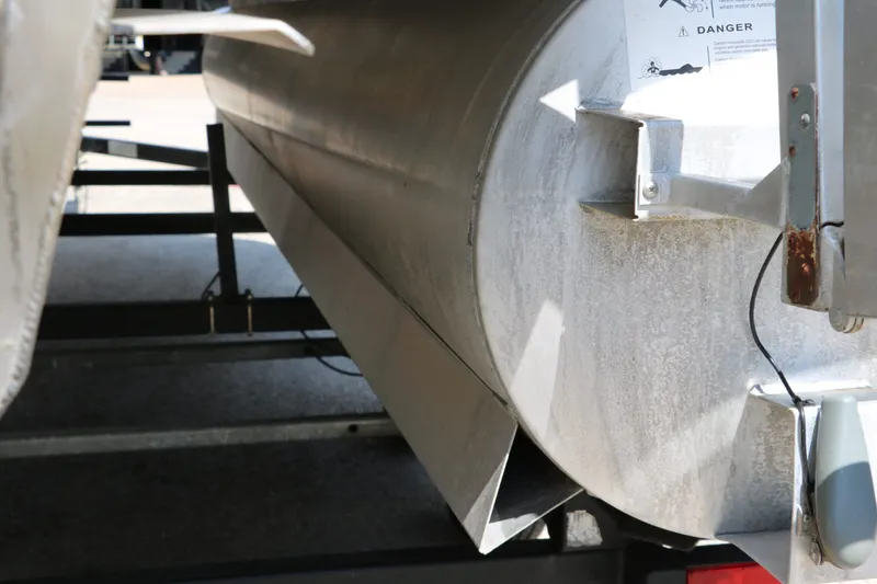 Slide: The Image of Lowe SS210 2017 - 13