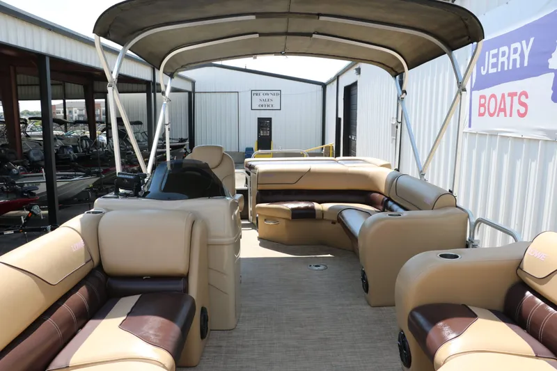 Slide: The Image of Lowe SS210 2017 - 17