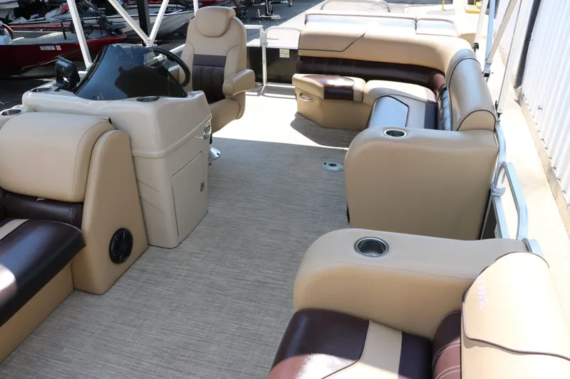 Slide: The Image of Lowe SS210 2017 - 18