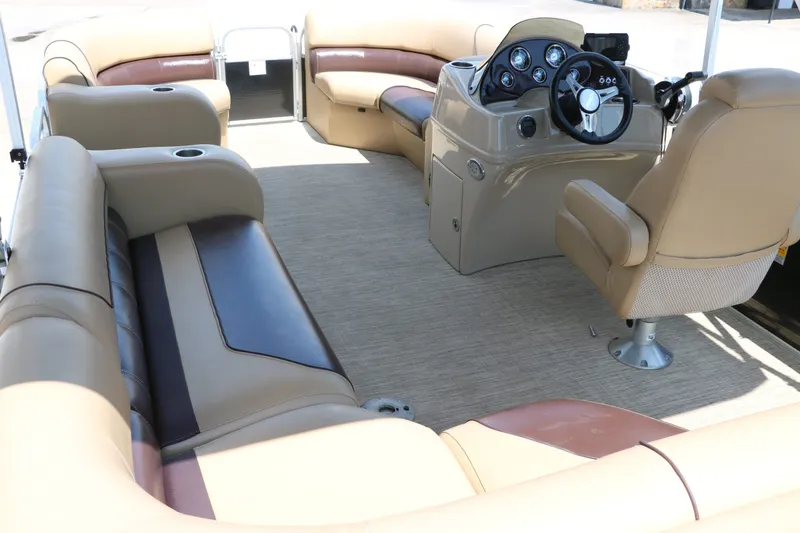 Slide: The Image of Lowe SS210 2017 - 23