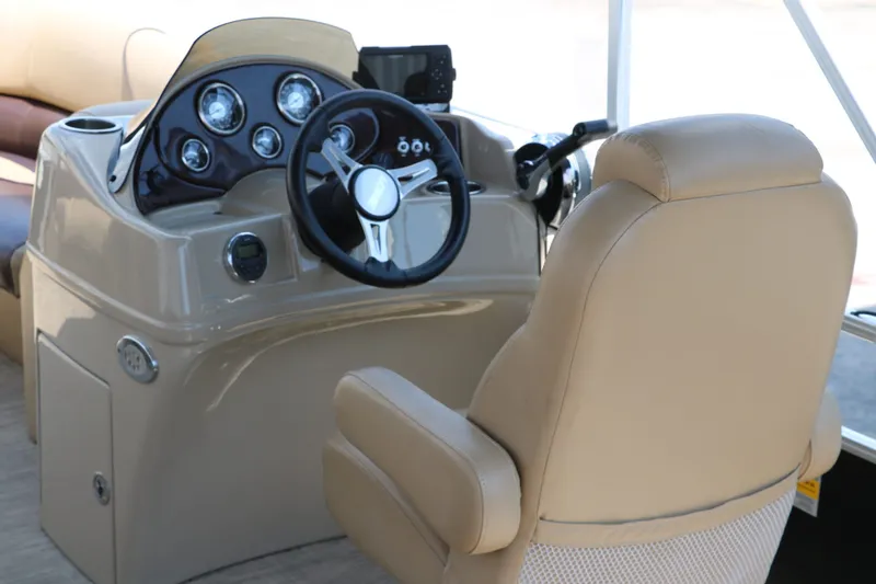 Slide: The Image of Lowe SS210 2017 - 24