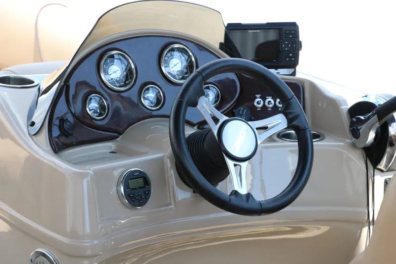 Slide: The Image of Lowe SS210 2017 - 25