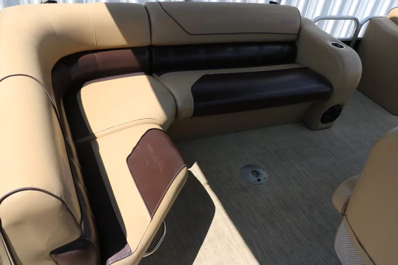 Slide: The Image of Lowe SS210 2017 - 27